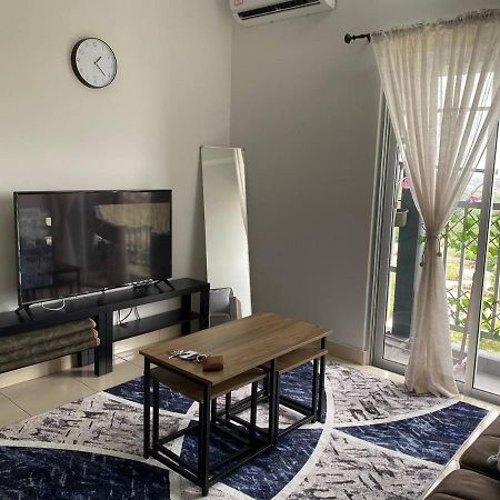 Alanis D'Semporna Homestay Sepang Esterno foto